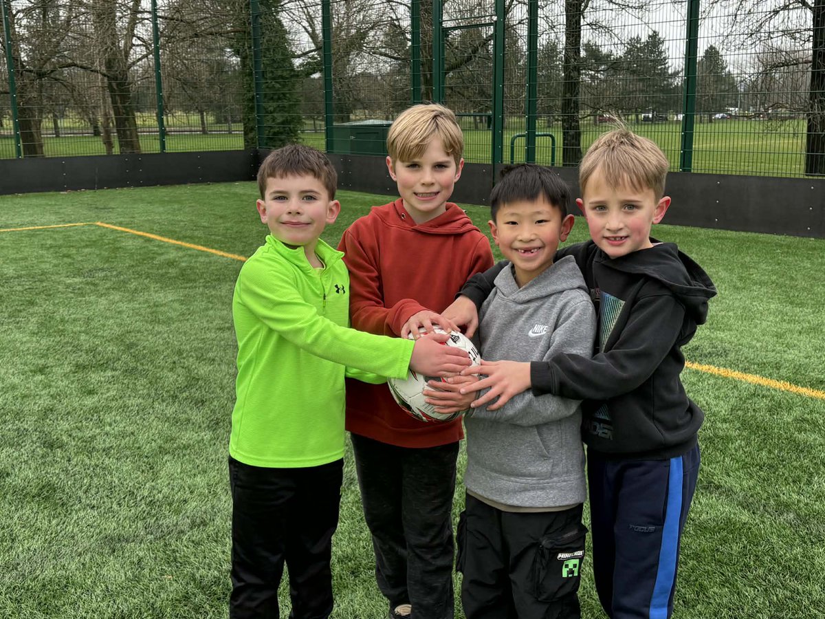 MultiSportsUK's tweet photo. Great effort.
New friendships forming.
Confidence building.
And plenty of smiles along the way 😊

The kids were brilliant today! Looking forward to Day 2 tomorrow! 🙌 #Swansea https://t.co/sYsoWd1D0u