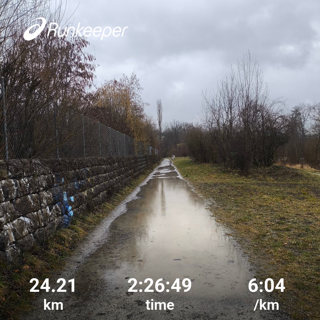 zureich37's tweet photo. midweek long run 🏃➡️.
... grey, wet and cold - glad it's done.
#running #runchat #marathonraining #RainRun #KeepRunning 😀 https://t.co/0v10udu92L