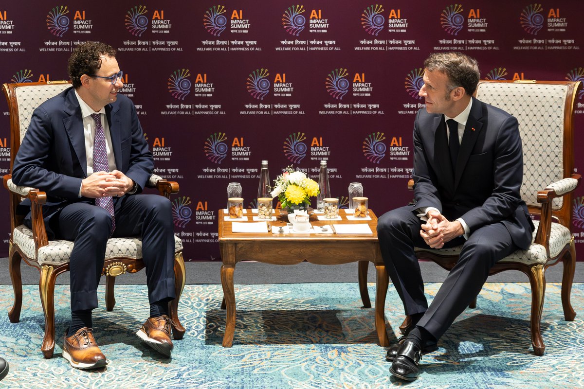 Avec <a href="/DarioAmodei/">Dario Amodei</a> d'Anthropic, nous partageons la même ambition : créer un environnement favorable à l’émergence d’une intelligence artificielle sûre et bénéfique pour tous.

Aider, mais jamais nuire comme dirait Claude. Rendez-vous à Choose France puis au G7 !