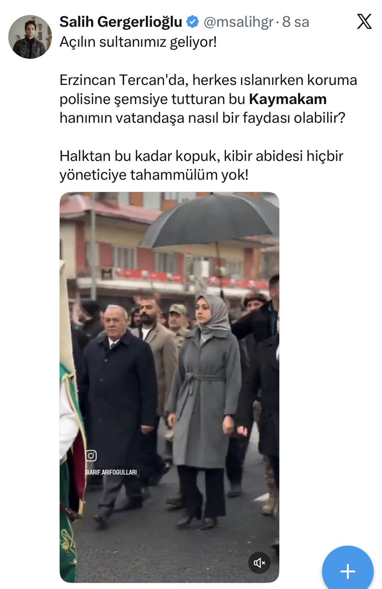 aslihan_ercan's tweet photo. Ne abarttınız yahu…

Boncuk arıyorsunuz linçlemek için…

Kadın bir kaymakamın koruma polisinin şemsiyesini tutmasında bu kadar yaygara çıkartacak etik dışı bir davranış göremiyorum…

Zaten nezaket gereği yanındaki herhangi bir erkek şemsiyesini tutabilir…

Ki tutmalı da…

‼️İşinize gelince “kadına nezaket” işinize gelmeyince üslupsuzca linçlemek…

İlgilendikleri mevzuya bak…

‼️Genç bir kadın kaymakamı linçleyerek devlet kurtardınız öyle mi!!!

Kuru gürültüden başka bir şey değilsiniz…

Görüntülerde herhangi bir yanlışlık yok…

@miamustafacftci , @ksneslihan