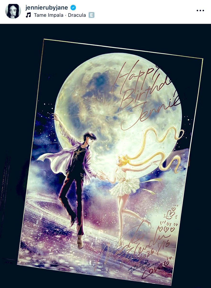 Me and the moon 🖤🤍