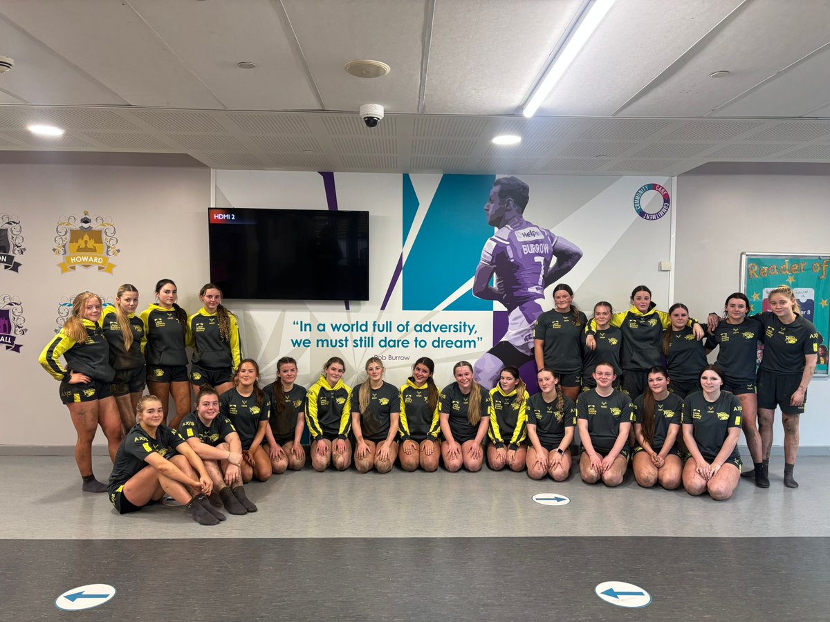 leedsrhinos's tweet photo. Last week our Team Manager and Talent ID Co-Ordinator @WarrenBroadley ran Army command tasks and exercise with our P2P players.  

The day helped to test their communication and problem solving skills along with their physical and mental robustness.

Special thanks to Rhinos Women's player, Mel Howard, who supported the training.