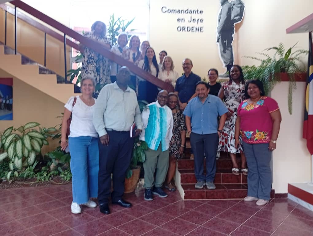 Recibe la <a href="/Colaboracionqba/">Unidad Central de Cooperación Médica 🇨🇺</a> 🇨🇺 visita de una delegación de MEDICC.Durante la cita se compartieron experiencias sobre los principales logros de la Salud Pública 🇨🇺 y los nuevos desafíos, demostrando los lazos de compromiso de Cuba con la solidaridad y la salud global.#CubaCoopera