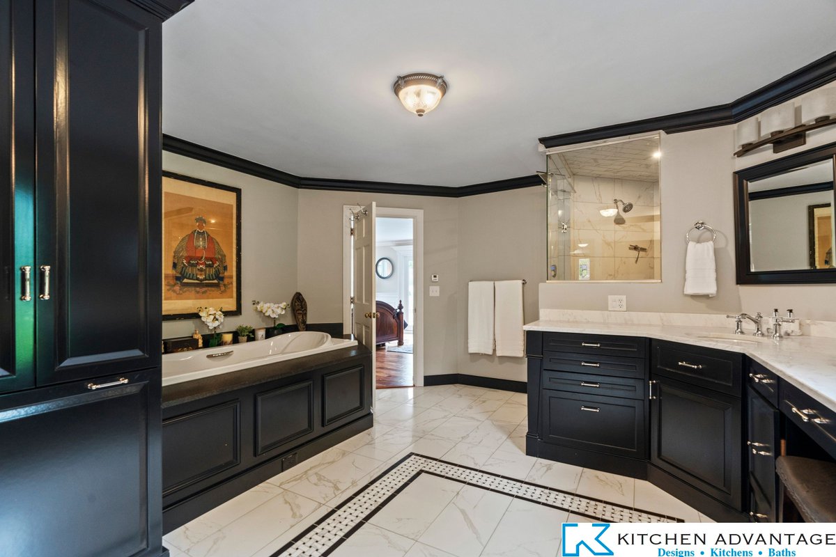 KitchenAdvantge's tweet photo. Black cabinets are a bold, stylish, and increasingly popular choice that add dramatic, modern sophistication to your design. We are loving the warmth they bring to this immaculate bathroom in Old Lyme, CT. 😍 What do you think? Would you ever purchase black cabinets? https://t.co/lVr82V8Q4m