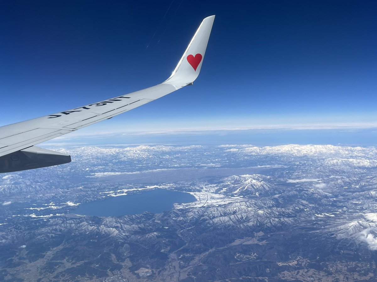 Azu66544294's tweet photo. 昨日から出張で東京に来ているのですが、
磐梯山らしき山が見えたので急いでパシャリ。
磐梯山の奥が桧原湖なはずなので、今日も
太郎丸さんは釣りに来てるのかなぁなんて
想いを馳せておりましたw

太郎丸さんの動画を毎日見ながらオオクワを
始めたあの頃はマジで楽しすぎましたわ… https://t.co/W0AFzbeNNI