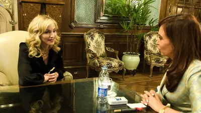 hyypermatica's tweet photo. "La idolatran como si fuese un icono pop"
Cristina: https://t.co/H2RIL4EqP4