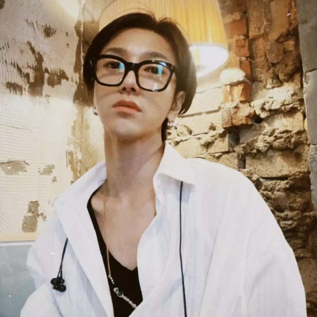 출근해야 하는데..오빠땜에 잠이 안와🥲어머님이 오빠 안괜찮다고 잠도 잘 못잔다고 할때도, 오빠 무대랑 보면서 그래도 괜찮나 싶었는데😭 슈퍼쇼까지 일단 조심히 마무리하고..솔로 준비도 있지만 치료 잘 받구 몸부터 잘 챙겼으면 좋겠어 꼭!! 그와중에도 예블이 감동주는 오빠💙
#예성 #yesung