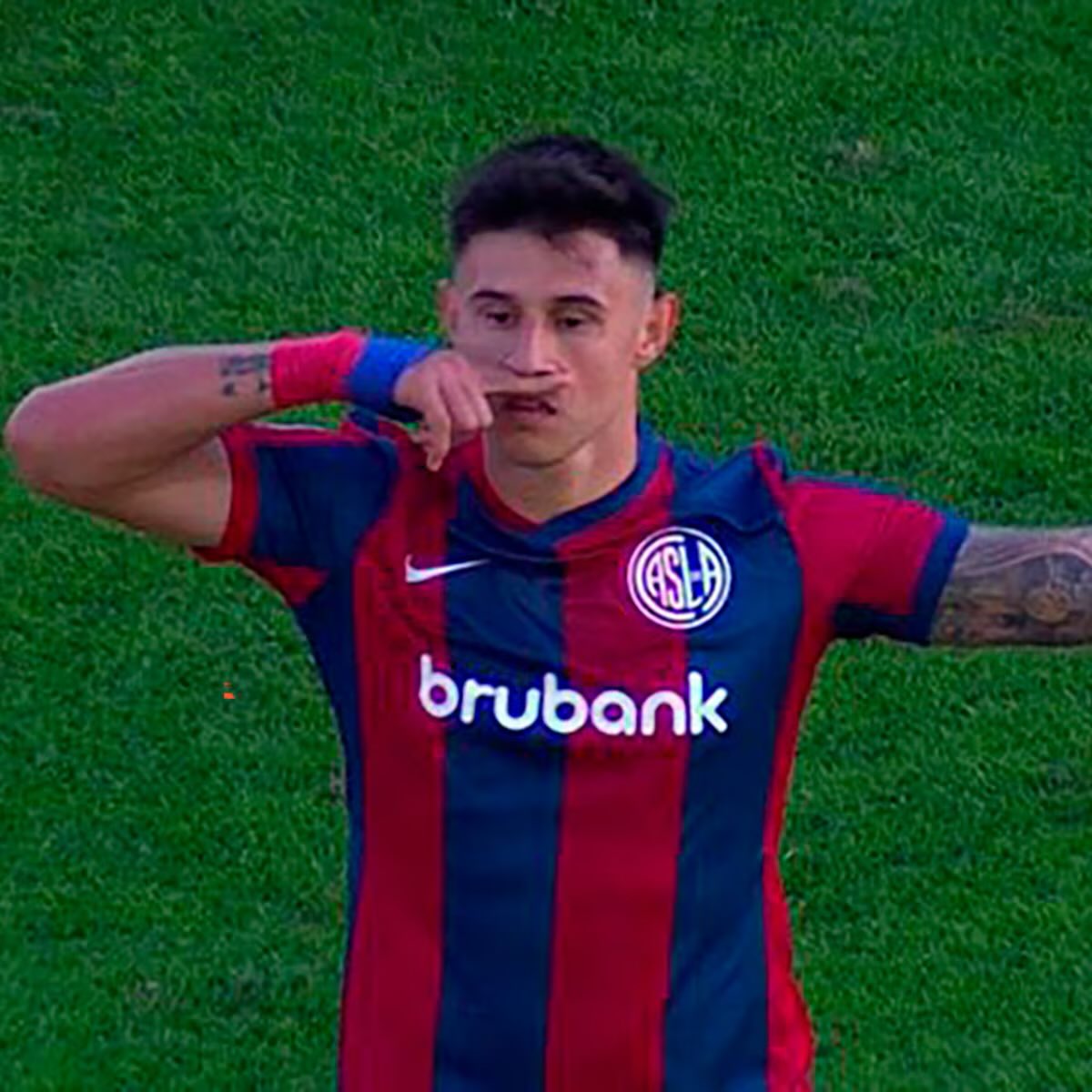 El último ÍDOLO de san Lorenzo… la última alegría real que tuvieron. El empate de local en 2024 con penal robado. Se acaba de ir a BOCA. 
San Lorenzo es el hazme reír del mundo entero