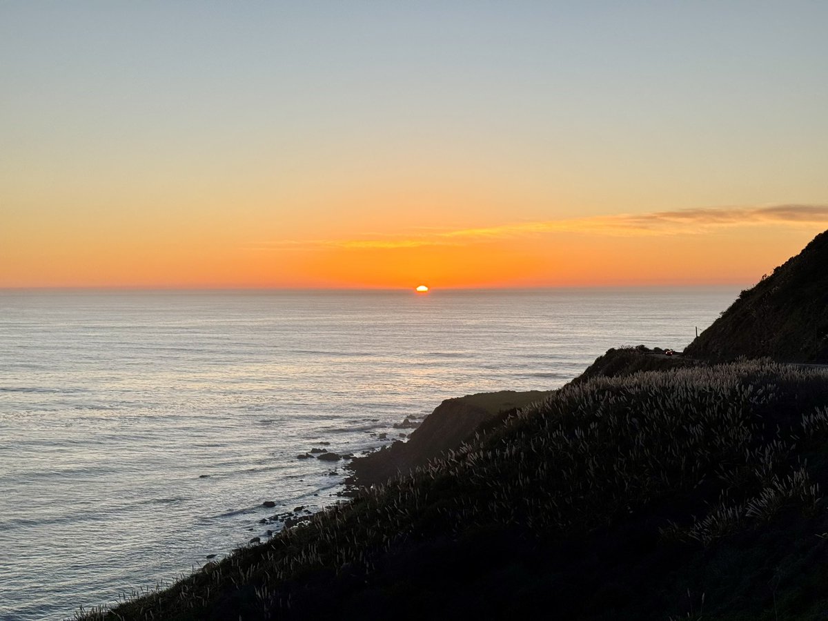 Sunset along the Pacific Coast. 
#PacificOcean
