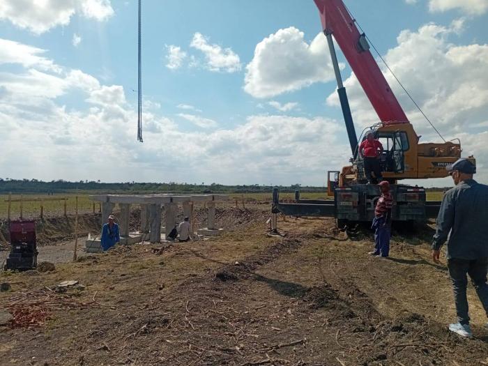 Granma_Digital's tweet photo. 🛠️⚡☀️| En su empeño por incrementar la generación de electricidad a partir de las fuentes renovables de energía, en Las Tunas se reiniciaron las labores del nuevo Parque Solar Fotovoltaico Veguitas.

🔗 https://t.co/9K4EhnmoqM https://t.co/aKCppQ8FPs