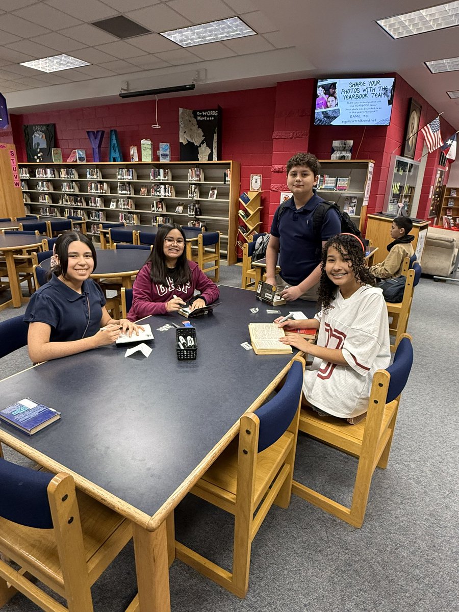 IMarmolejo_SRMS's tweet photo. We love having our Generals in the library before school starts! Homework, games, or helping us in the library- all are welcome 💙 #TeamSISD #GameOn https://t.co/OZky1febEE