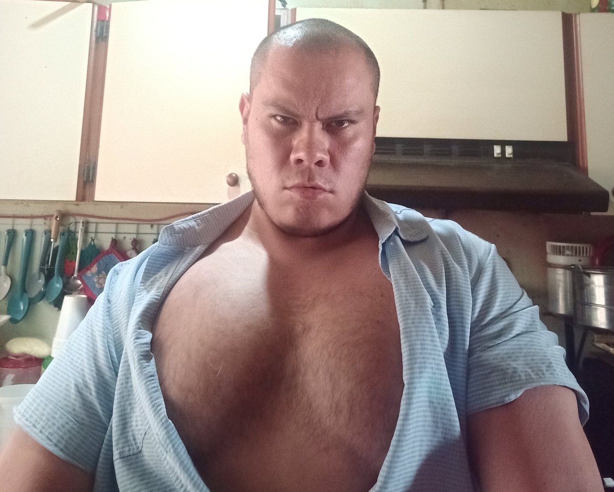 DanielMarquezWD's tweet photo. La camisa no cierra
#pecs #bigpecs #manboobs #moobs #baratiddies #peloenpecho #pechopeludo #hairychest #gaybear #osogay #beefy #gainer #tetasdehombre #bigmoobs #bigchest #pechogrande #pectorales #chestday #diadepecho #breasts https://t.co/2GrAw6FDLh
