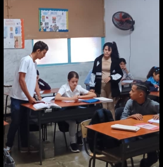 Visita de la Subdirectora de  Educación al centro, donde realiza  Formación Vocacional y Orientación Profesional con estudiantes en formación de la escuela pedagógica de nuestra provincia.  <a href="/CubaMined/">MINED</a> @Educaciónvc @Yamilet500886