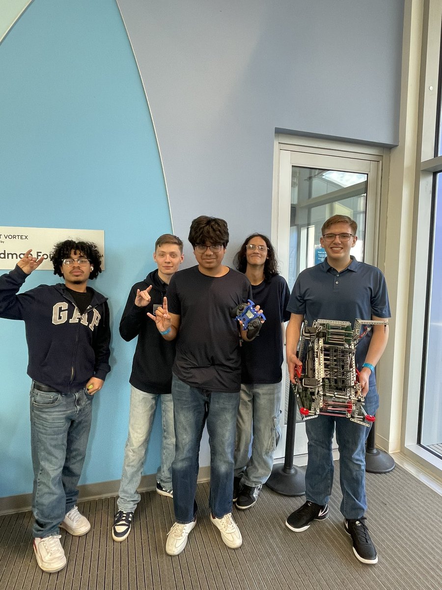 ChapinRobotics's tweet photo. Shout out to one of the Chapin Husky Robotics teams: “The Trade Federation” for qualifying for the State VEX Competition. https://t.co/T4taIbX89X