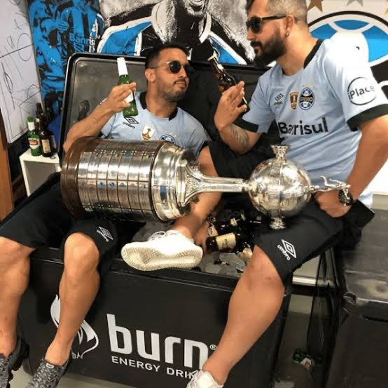 Cou7oBruno's tweet photo. @FutPrimeBrasil E essa pedrada aqui ? https://t.co/ksmmaJDlT4