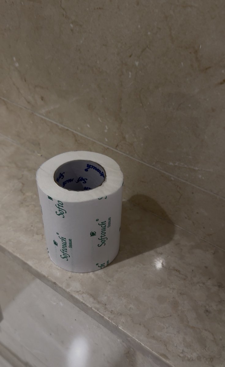 India AI Impact Summit 2026 最終章。

コーヒー難民になる

ホテルのトイレットペーパーが異様に薄かったのは、たまたま？

日中韓の存在感が薄く、欧米色が濃くなる

それよりも、南アジアの圧倒的なパワーがすさまじい

列に割り込んでくる人に、Don’t cut in, I was here first