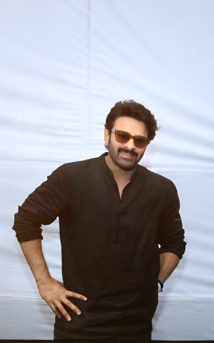 PrabhasRules's tweet photo. Darling 🖤🖤🖤 #Fauzi looks 👌👌👌

#Prabhas https://t.co/YQOCoiFpib