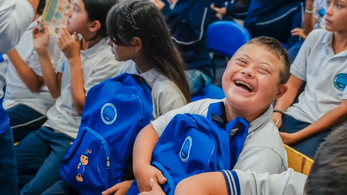 FIMLM's tweet photo. #Chipatá 🇨🇴 | En la Institución Educativa Tierra Negra, Sede Mirabuenos, inició el programa #MiNuevaFamilia 2026.

Los estudiantes aprendieron el respeto, la responsabilidad y el amor.📚Cada niño recibió un kit escolar para su permanencia escolar.🚀

Más: https://t.co/Dezu4Yktch https://t.co/Nbhyok9Bmb