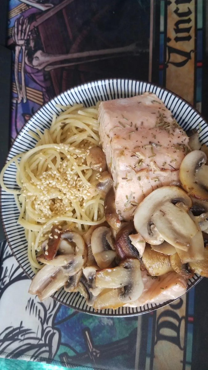 Aún aprendiendo a cocinar más cositas.
Hoy toco salmoncito 💜