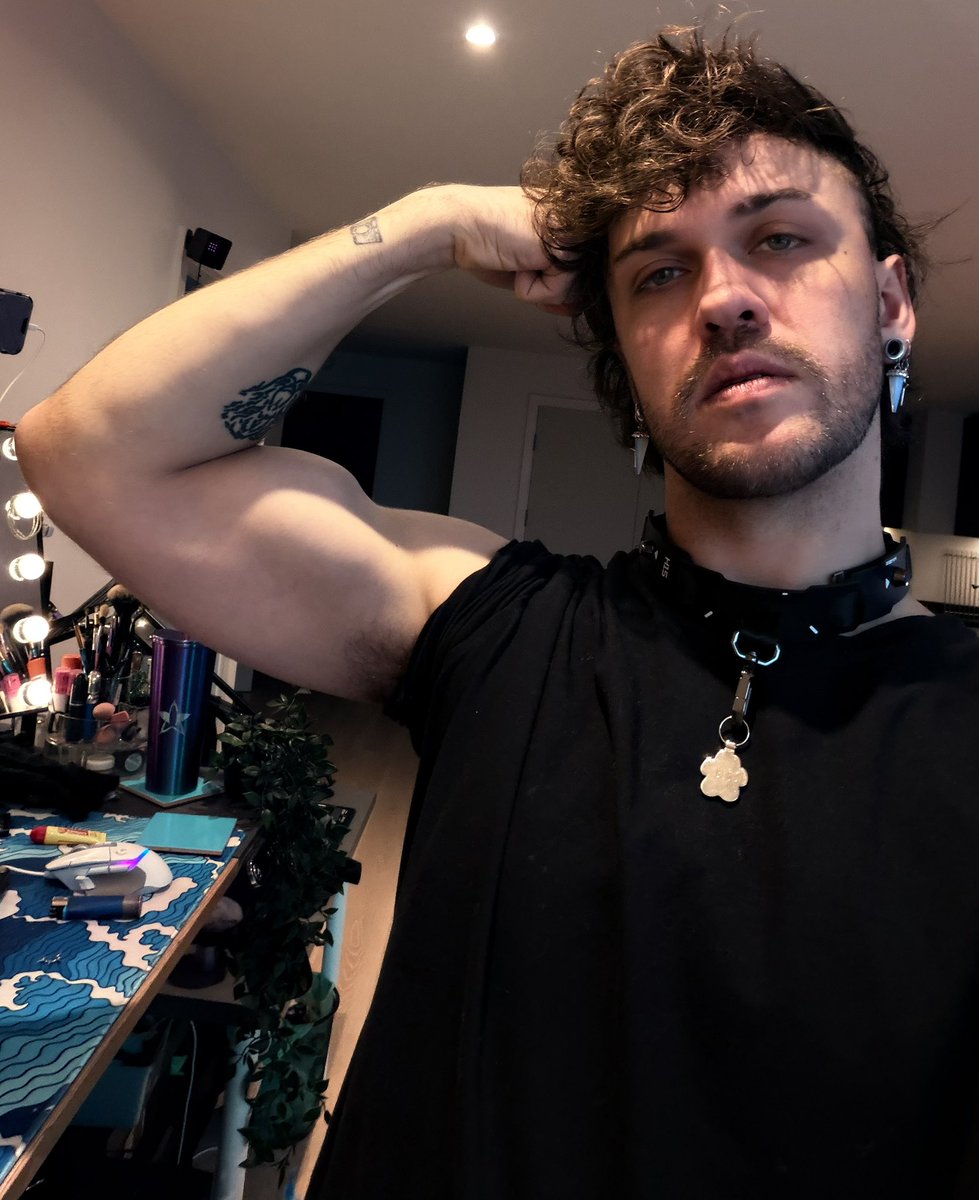 // B l ü // tweet media