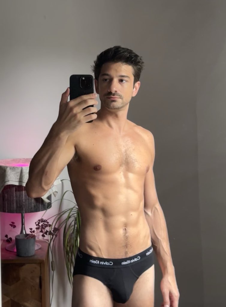 snarkbot tweet media