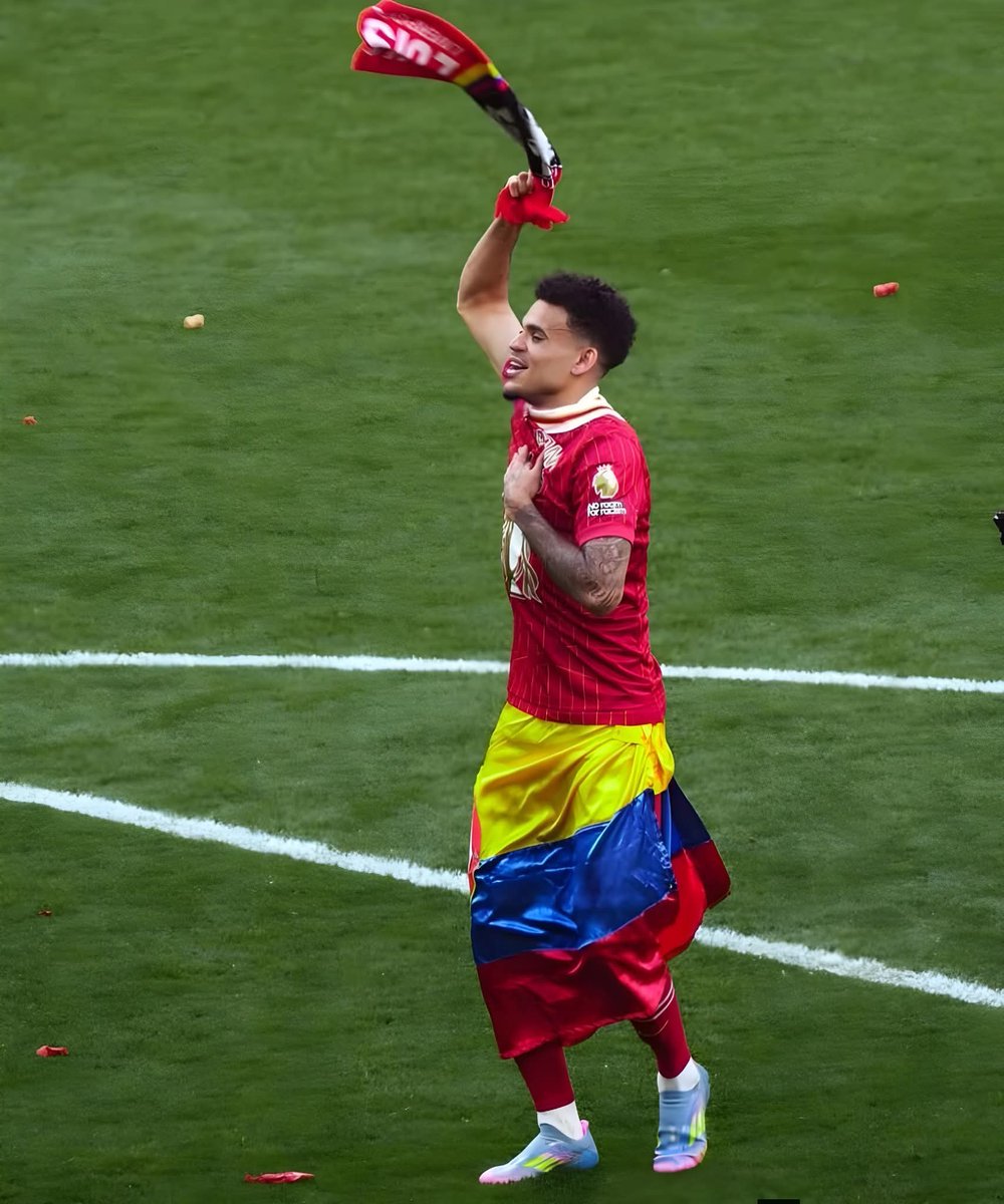 Nunca se ha exaltado en rueda de prensa, nunca se ha catalogado él mismo como el mejor jugador de Colombia en la actualidad, nunca se le ha visto en polémicas, siempre se le ha visto como un tipo humilde, siempre celebra los goles de sus compañeros como si fueran suyos y esa