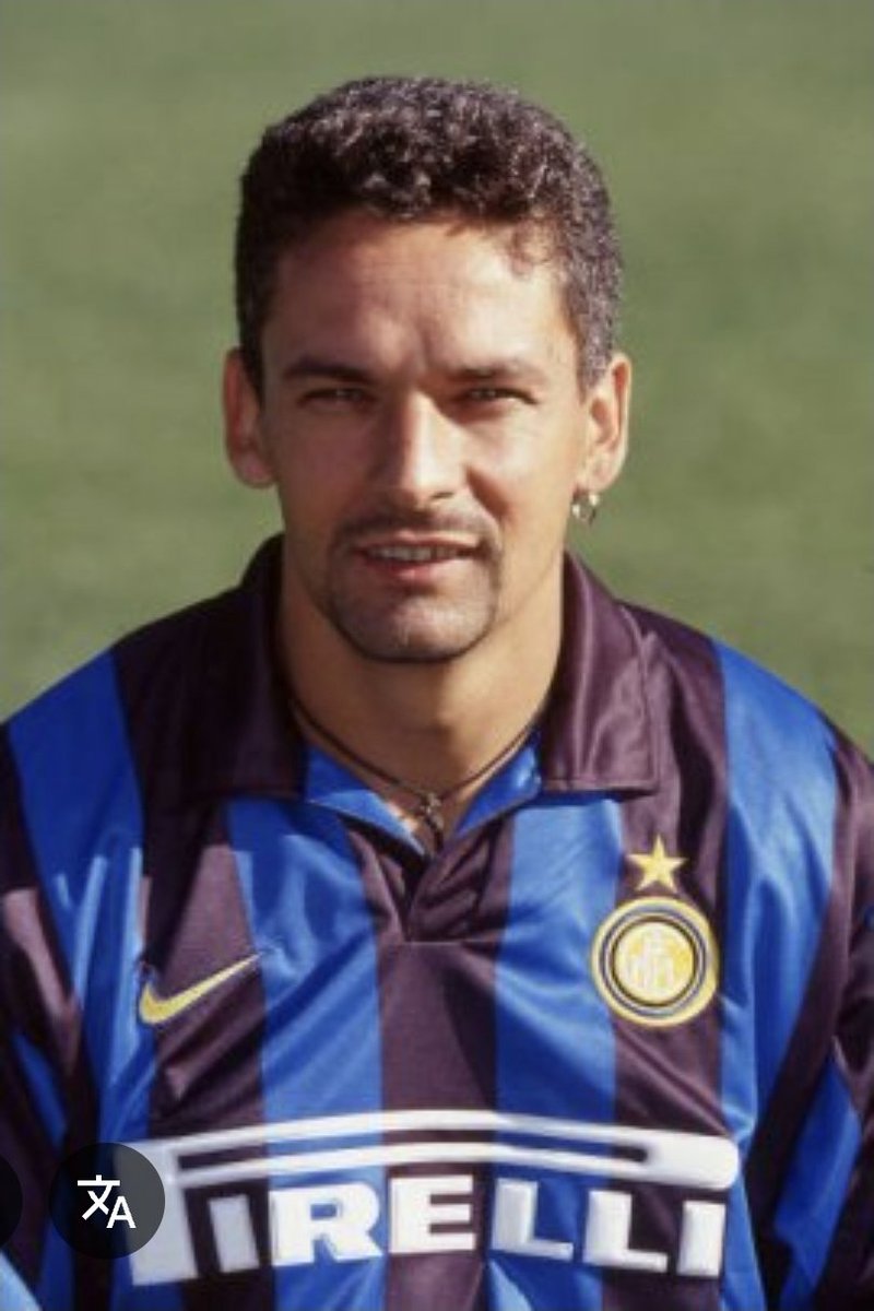 DuriattiG's tweet photo. Aujourd'hui c'est l'anniversaire du joueur qui m'a fait aimer le football, qui m'a fait vibrer et aussi fait pleurer, quand j'avais 10 ans, en 1994...
Peut-être que sans lui, je n'aurai pas grandi avec un ballon ni eu la carrière pro que j'ai. 
Buon compleanno @BaggioOfficial! 🫡 https://t.co/qHREP8up3C