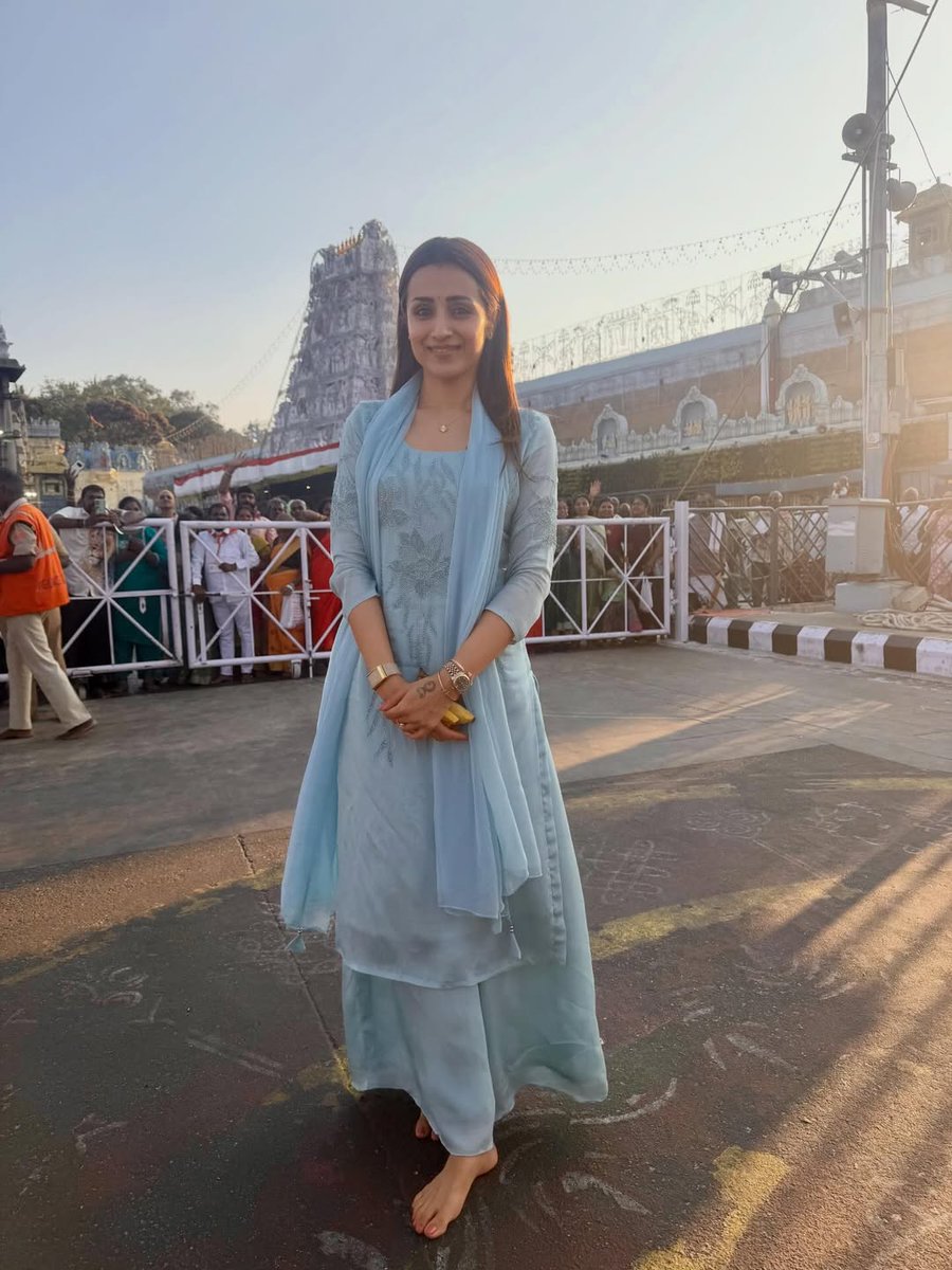 ChennaiTimesTOI's tweet photo. Actress #Trisha elated after her visit to the Sri Venkateswara Temple in Tirupati earlier today!
#TempleDiaries #SpiritualJourney #Tirupati https://t.co/F2o1dozhgF