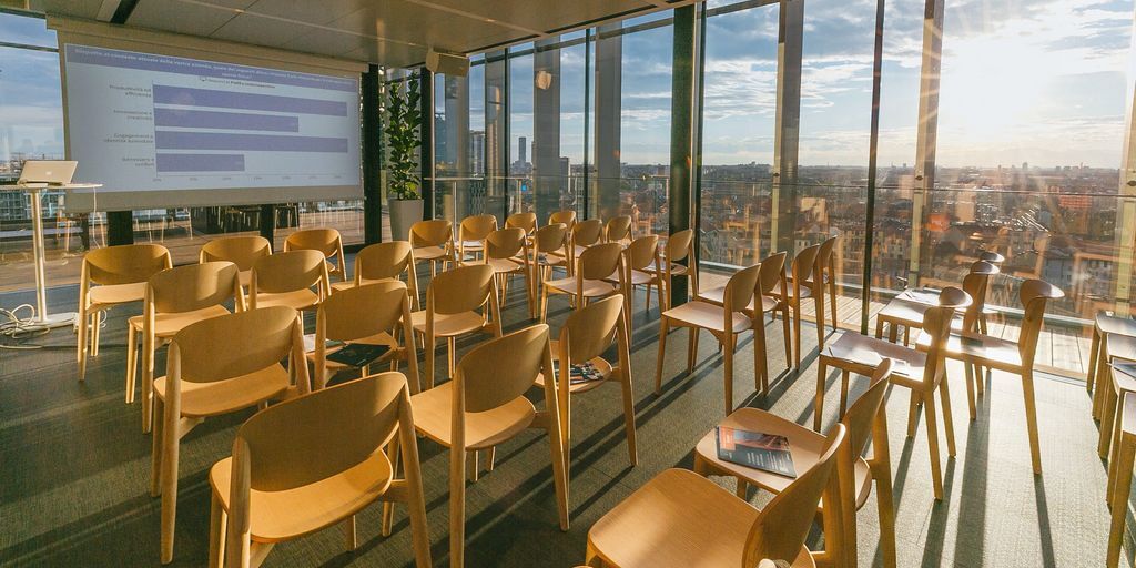 BusinessSchoolC's tweet photo. How to Use Power Words in Your Public Speaking Presentations to Motivate and Persuade https://t.co/9UlLOYs7O9 #PublicSpeaking #Communication #CommunicationStyle #CommunicationSkills https://t.co/6C3QbkCnzl