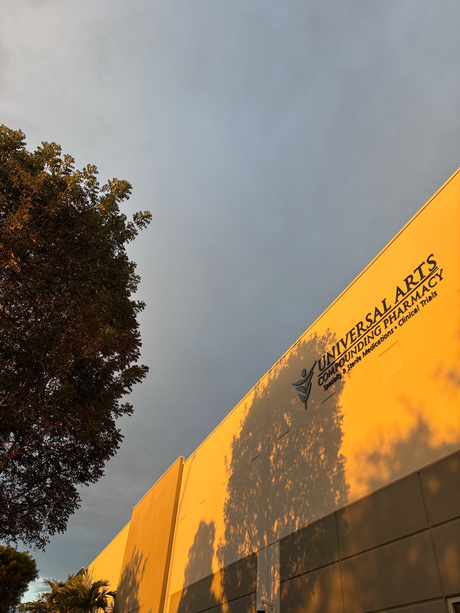 UAPRX's tweet photo. Golden hour at Universal Arts✨🌅 https://t.co/r0eo0hZWzK
