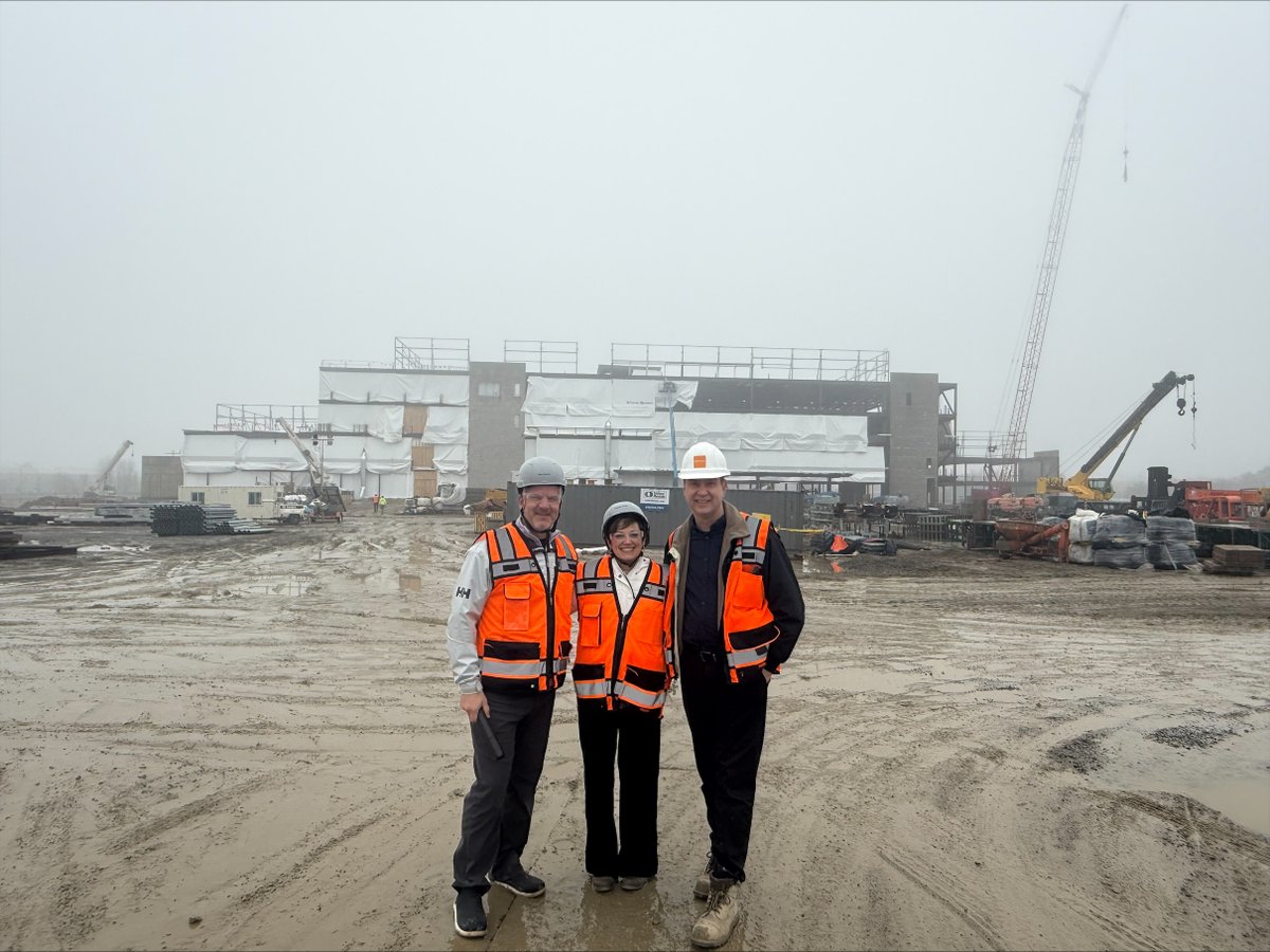 ConcordG's tweet photo. A milestone worth celebrating!
The University of Michigan Troy Center reached a major construction milestone with the topping out of the 224,000 SF facility, and our team had the opportunity to sign the final beams before they were placed.
#Concord
#OwnersRep
#ProjectManagement https://t.co/LJoWIp0vnd
