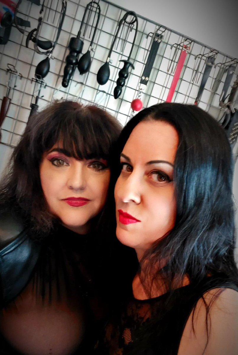 FemdomRoyaltyHQ's tweet photo. 👑 The Femdom Royalty project is still very new 😉 (less than six months since we launched). Help grow our following by joining us here: 

💫 Newsletter: https://t.co/KuKerhd27A 
💫 Bsky: https://t.co/ISNEmxo73k 
💫 Fetlife: https://t.co/QDs2m2LUd6 https://t.co/bgPk6rgMWz