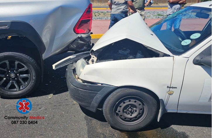 _ArriveAlive's tweet photo. Two vehicles collided earlier on the R27, near Sandown Road

https://t.co/CMqJ2NlPLI

#ArriveAlive #RearEndCrash #CommunityMedics https://t.co/C8oLZPeOCb
