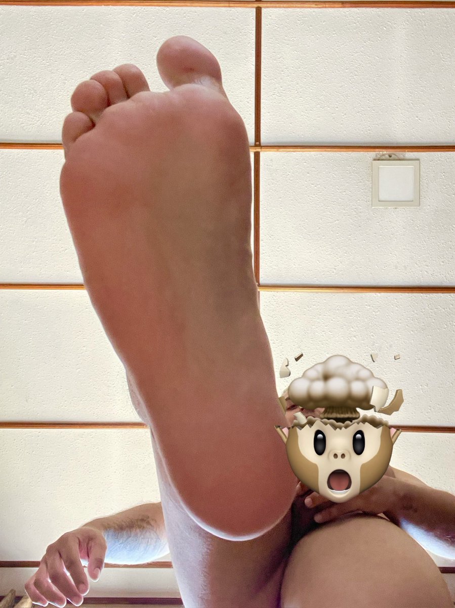 Viryi1989_'s tweet photo. #therians tengo las patas sudadas 👣 
Deseas olerlas?? https://t.co/tA1CGuydj4