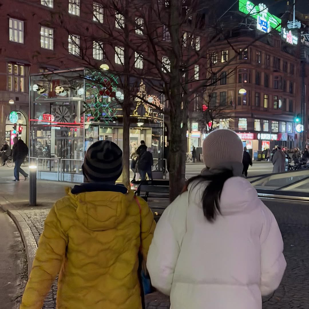 One more pic of Eun Jin unnie from her recent trip to Europe.

With her new project, it will be a while before we see any more travel photos.

#AhnEunJin