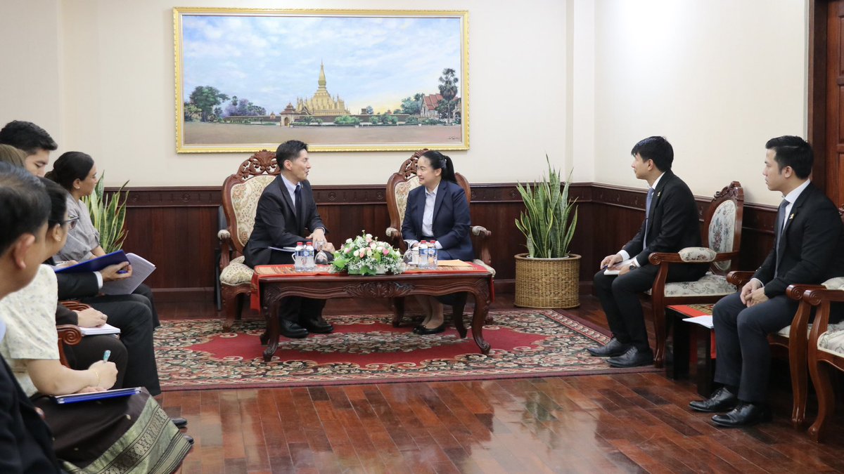 iori_IOM's tweet photo. Delighted to visit 🇱🇦#LaoPDR again and meet with Hon. Director-General of Ministry of Foreign Affairs, Ms. Moukdavanh Sisoulith.
Grateful to our discussion on advancing #Laos-@UNmigration partnership for #NSEDP achievement and safe, orderly, and regular human mobility #GCM. https://t.co/SpehzVNHej
