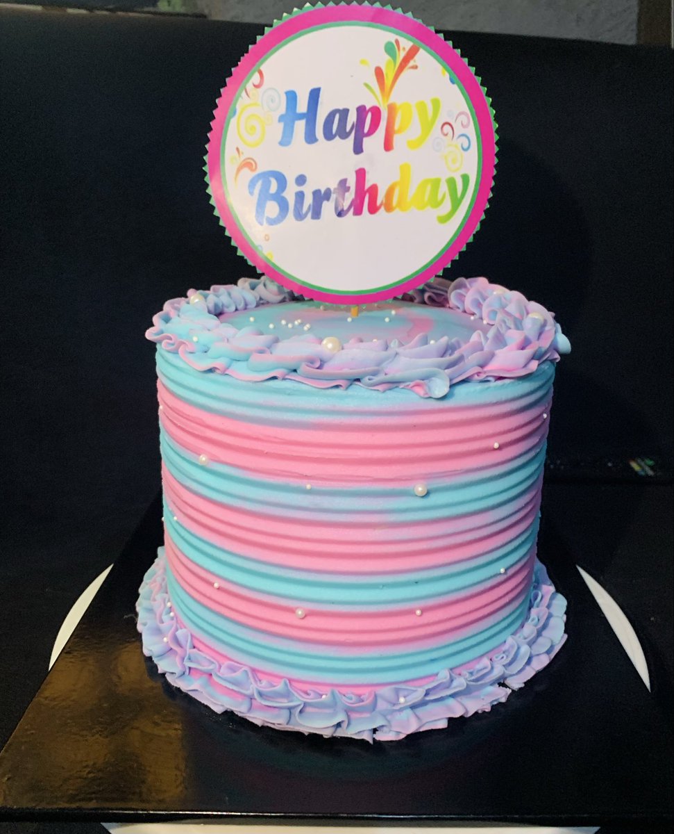 Larabaa55's tweet photo. Warning: This cake didn’t come to play… it came to steal hearts 😍🎂✨
Its so beautifullllllllllllllll
Dont forget to follow and patronize me🥹❤️
#mirabel #verydarkman #Afang #ICPC #30million #follow https://t.co/j3bUHoaf2x