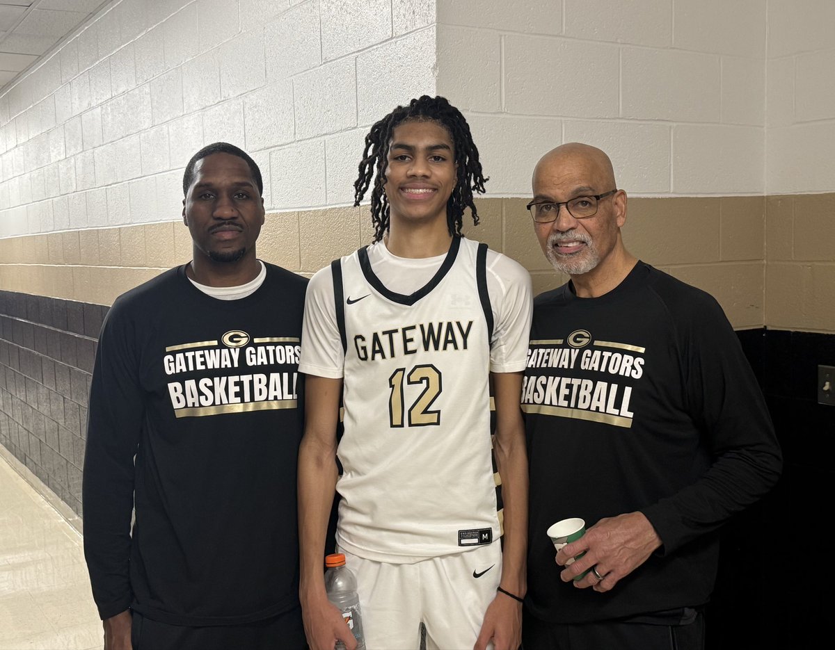 BREAL412's tweet photo. Check out today’s feature on Gateway’s Mykel Bruce-McCrommon, who hails from one of Western Pa.’s finest 🏀  families &amp; is experiencing his final playoff ride w/ his his father (Chaz McCrommon) &amp; grandfather (Kirk Bruce) by his side as assistant coaches.
✍️https://t.co/z7ZhFqcfFc https://t.co/a7T6zFs15A