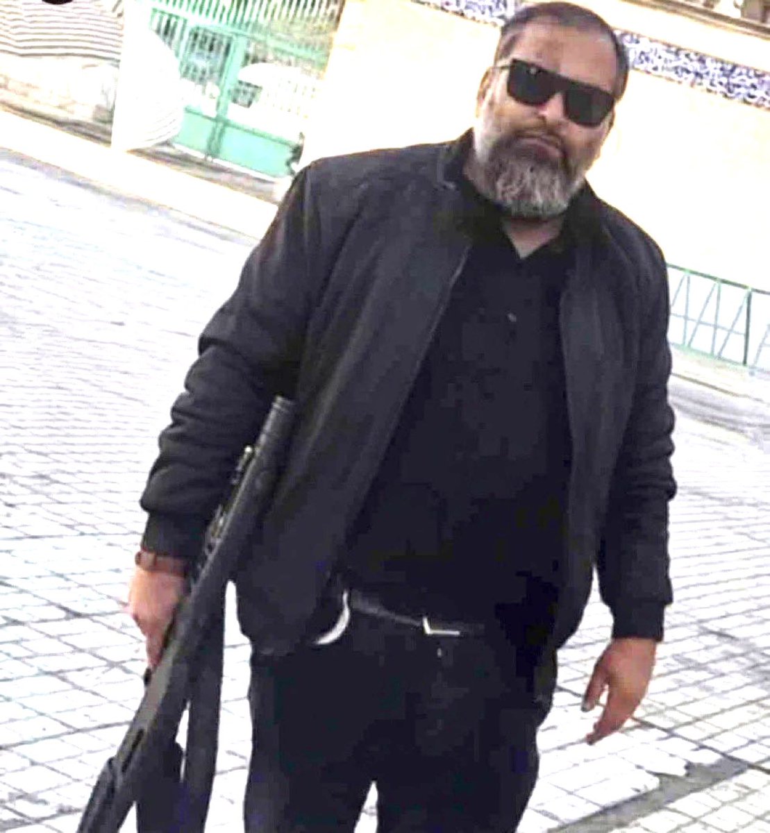 ۳۰۰ نفر را شخصا به رگبار بسته و کشته، 
۱۸،۱۹دی ، بعدش رفته خونه اش خوابیده
صبح پاشده نماز 
لقب حاج قصاب با ايمان هم گرفته با پاداش

از آنگر و دموکراسی بگو حرومزاده 

#ايمان_عبادى_فر قاتل اطلاعات سپاه مشهد 
#IranMassacre 
#JavidShah