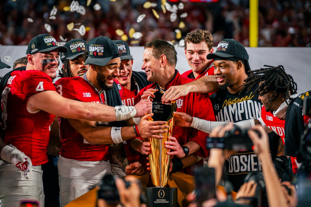 Happy one month anniversary to our National Championship.

With you, we're the happiest we've ever been :)