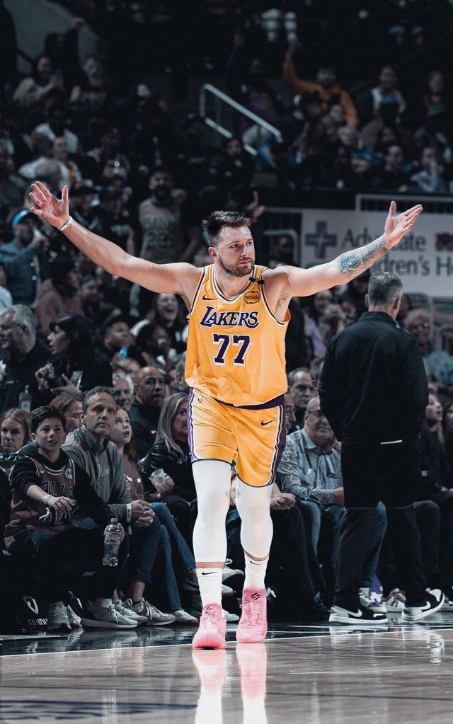 LukaUpdates's tweet photo. 1 day until Lakers basketball 🏀 https://t.co/xugZiunBJm