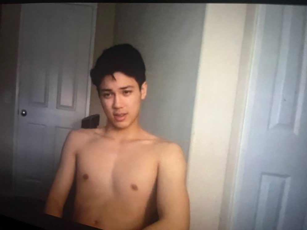 shinyupmo's tweet photo. was on omegle and this random dude showed up, anyone know his name? https://t.co/iYk9tQeuu2
