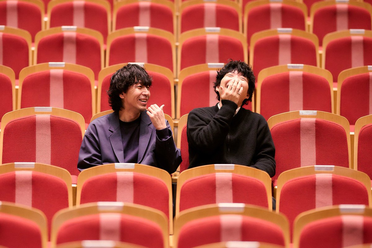 #イエマガプラス コメンタリーツアー
『#星野源と山岸聖太のにっぽん副音声紀行』広島公演終了🍁

流れ出した映像を観た瞬間、おふたりの「ストップ！」という声が会場に……。星野さんと広島との縁深さを感じる夜でした🌙次なる地は福岡🍓お待ちしています！

Photo by 田中聖太郎