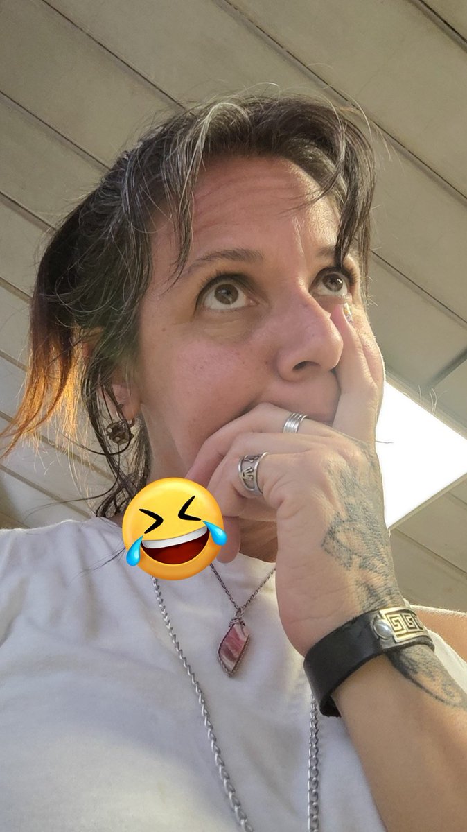 NattyMore's tweet photo. Jelou
Quienes siguen x acá? 
Hay gente nueva?
Ya ni se cómo se usa... Cómo cuando tenga novio q tampoco se cómo se hace? 🤔🤔🤔🥲🥲🥲 https://t.co/WLmdLUT8Vv
