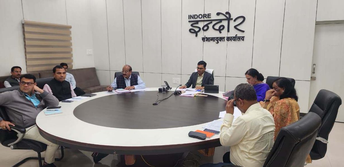 comindore's tweet photo. संभागायुक्त डॉ. सुदाम खाड़े की उपस्थिति में कलेक्टर-कमिश्नर कॉन्फ्रेंस में विकास कार्यों की समीक्षा।
मुख्य सचिव ने प्राथमिकता वाले क्षेत्रों में प्रभावी क्रियान्वयन पर जोर दिया।
RM:https://t.co/GWaIokGzk2
#JansamparkMP #indore #इंदौर #Governance #MPProgress #PublicService https://t.co/UaFegt8JRf