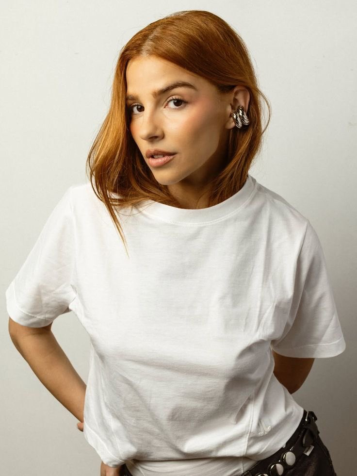 gabytuitouu's tweet photo. laços cruzados | au loquinha

O concurso Garota Vogue Brasil é o mais importante e aguardado do ano, Eduarda é dona de uma agência de modelos e Lorena uma herdeira que está sempre contra seu pai, os holofotes e mídia. Será que uma aposta e um afronte dará certo? https://t.co/KN2tcgzYte