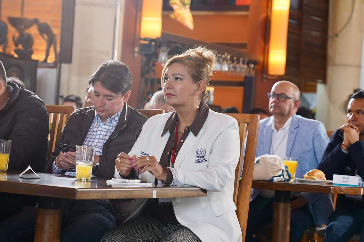 Iniciamos nuestra Asamblea General 2026 donde los alcaldes del territorio CAR y los gobernadores de Cundinamarca y Boyacá elegirán a los 4 mandatarios municipales que representarán a todos los alcaldes en el Consejo Directivo 

🔴 Estamos #EnVivo: youtube.com/live/TwVakVIpT…