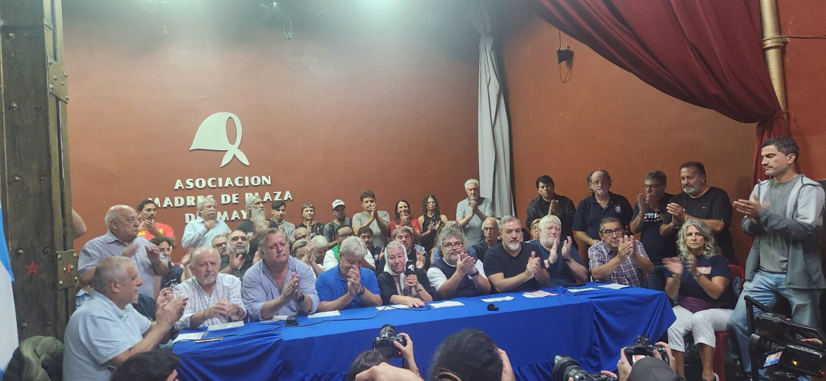 En el marco del paro general convocado por las 3 centrales, desde el Frente de Sindicatos Unidos realizamos una conferencia de prensa en la Casa de las Madres de Plaza de Mayo para convocar a la movilización de hoy contra la reforma laboral que pretende imponer el gobierno.