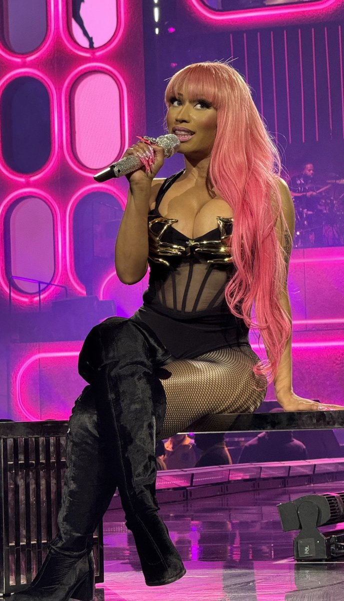 MinajEtTrois's tweet photo. Nicki got real FANS, no paid bots or streams😘 https://t.co/pJXm9adZ9q