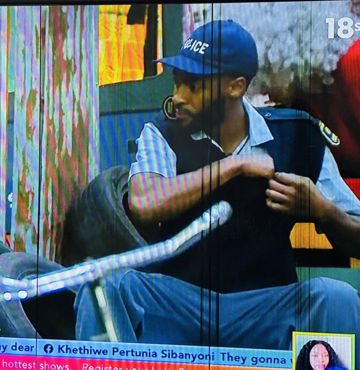 Back in the 1980’s In Soweto there was an Innocent Cop 👮‍♂️ his name is <a href="/QUE_qondile/">Que #BBMzansiS6</a>  Operating Police Man #BBMzansiS6